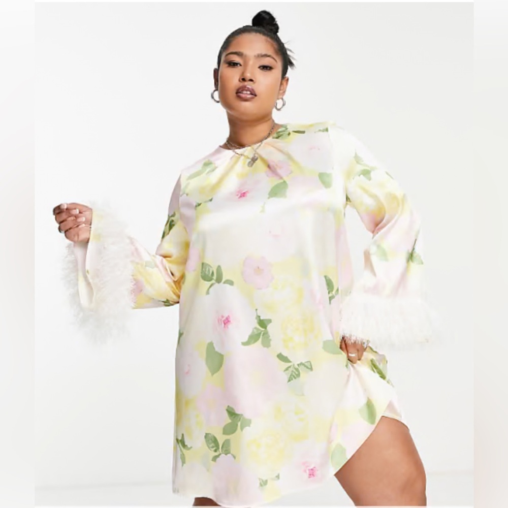 #564 Twisted Wunder Shift Floral Dress size M